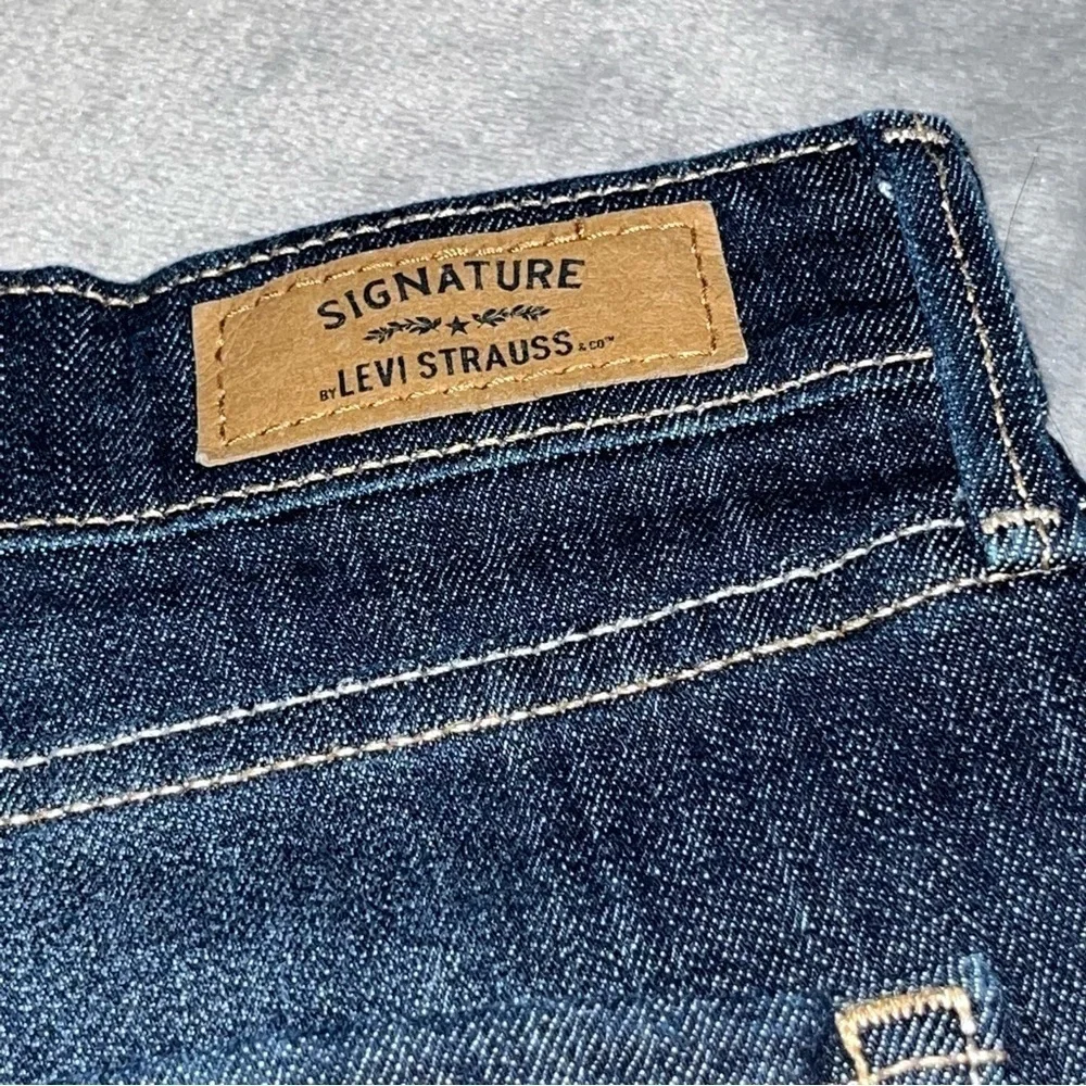 Signature by Levi Strauss High Rise Denim Jean Shorts Women’s Size 8 Waist 29